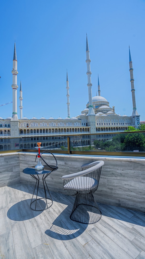 Luxury Airport Hotel 41/48