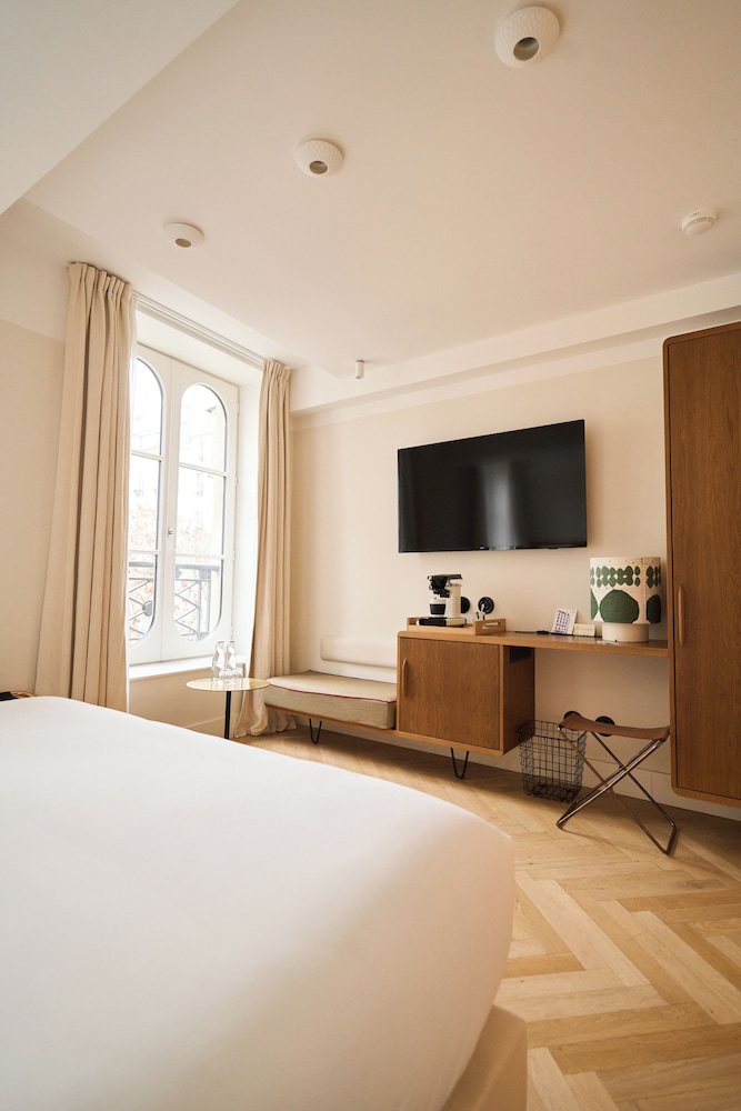 Hotel du Sentier 15/36