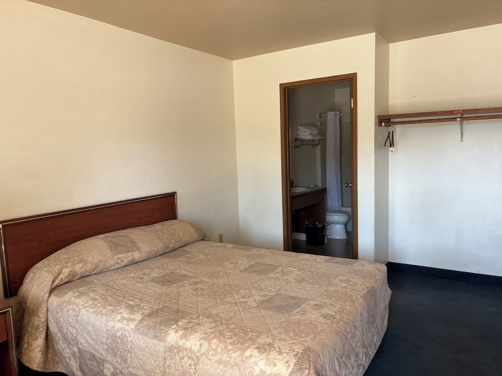 Fairground Inn Monroe WA 11/50