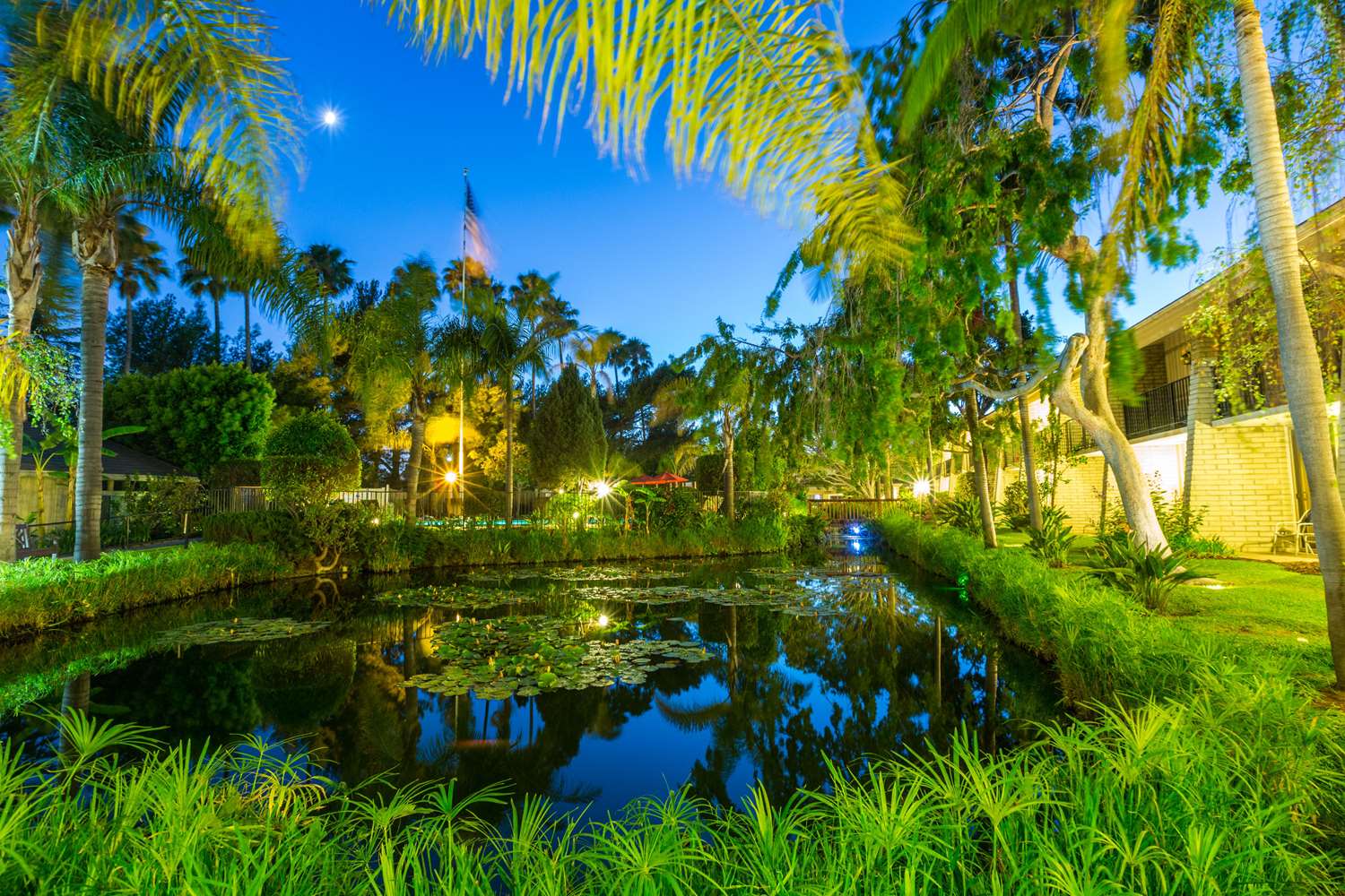 Ramada By Wyndham Santa Barbara 33/42