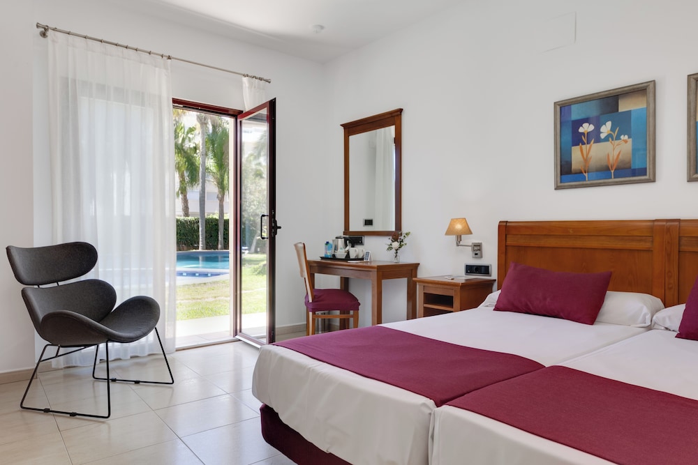 Room, Double Bed, Pool Access, Garden Area