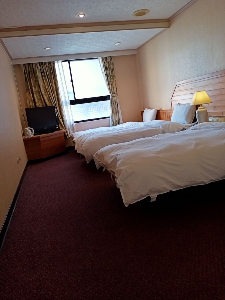 Chungli Business Hotel 10/48