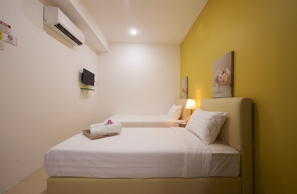 DELUXE, QUEEN BED