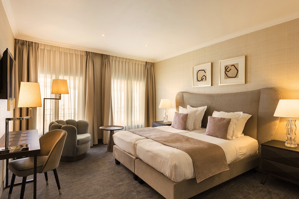 SUPERIOR, DOUBLE OR TWIN BED