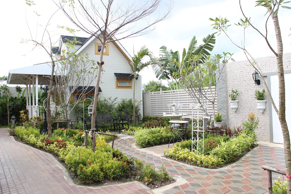 AT RESIDENCE SUVARNABHUMI 67/74