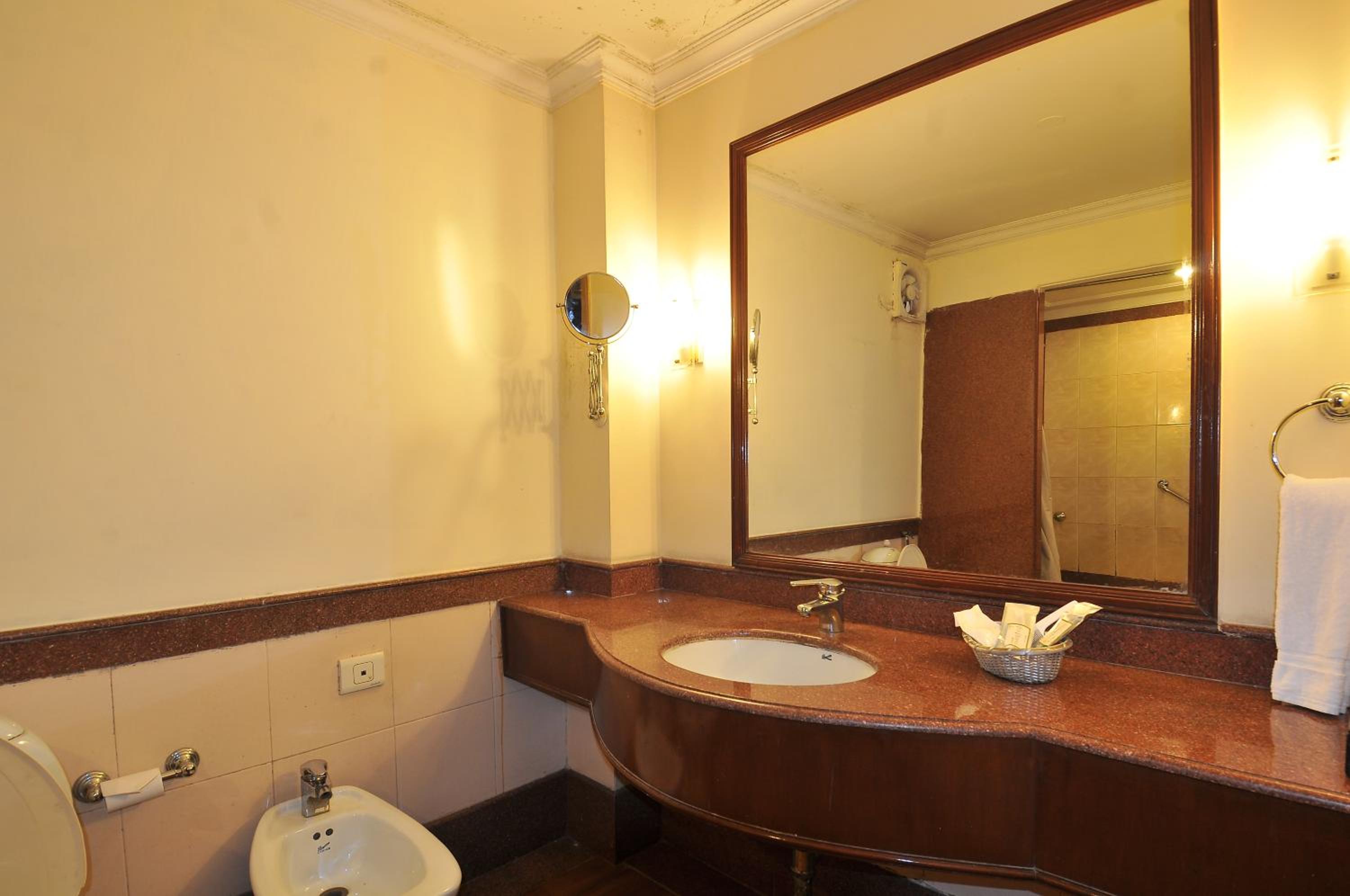 QUTUB RESIDENCY 27/31