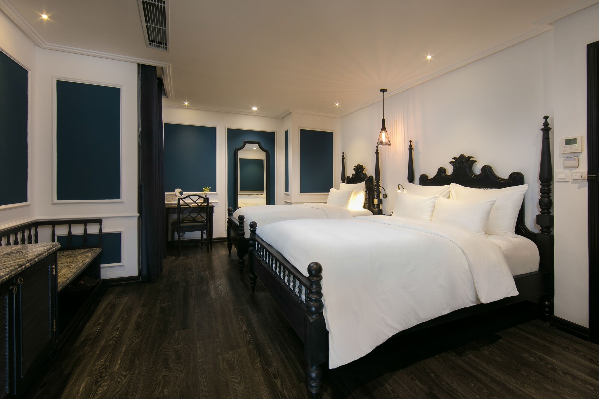 COZY, DELUXE, TWIN BEDS