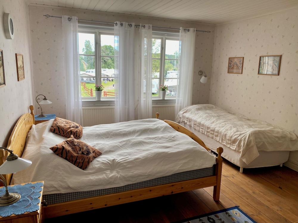 Skeppsdockans Camping & Vandrarhem 7/31