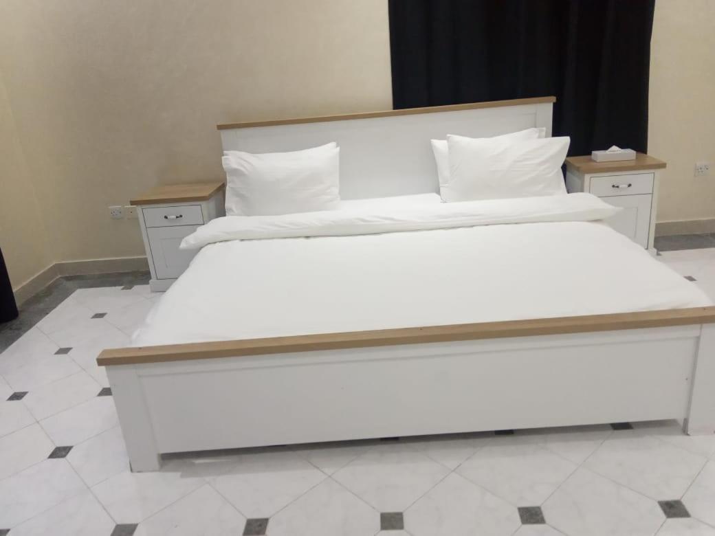 Corniche Palace Hotel 45/45