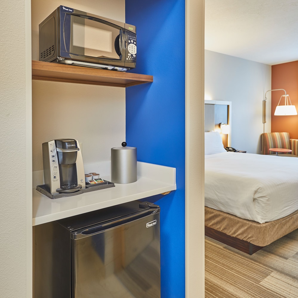 Holiday Inn Express Suites Hermiston Downtown 23/54