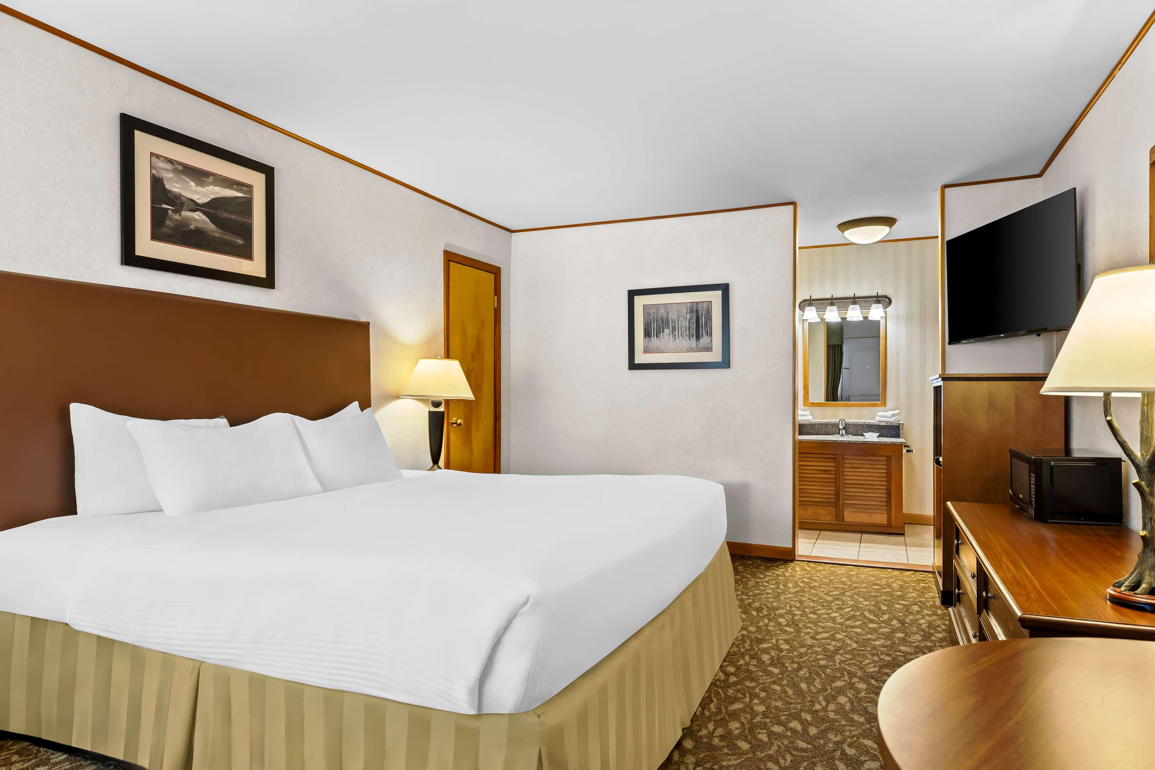 Exterior, King Bed