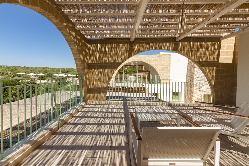Montiro Hotel 16/48