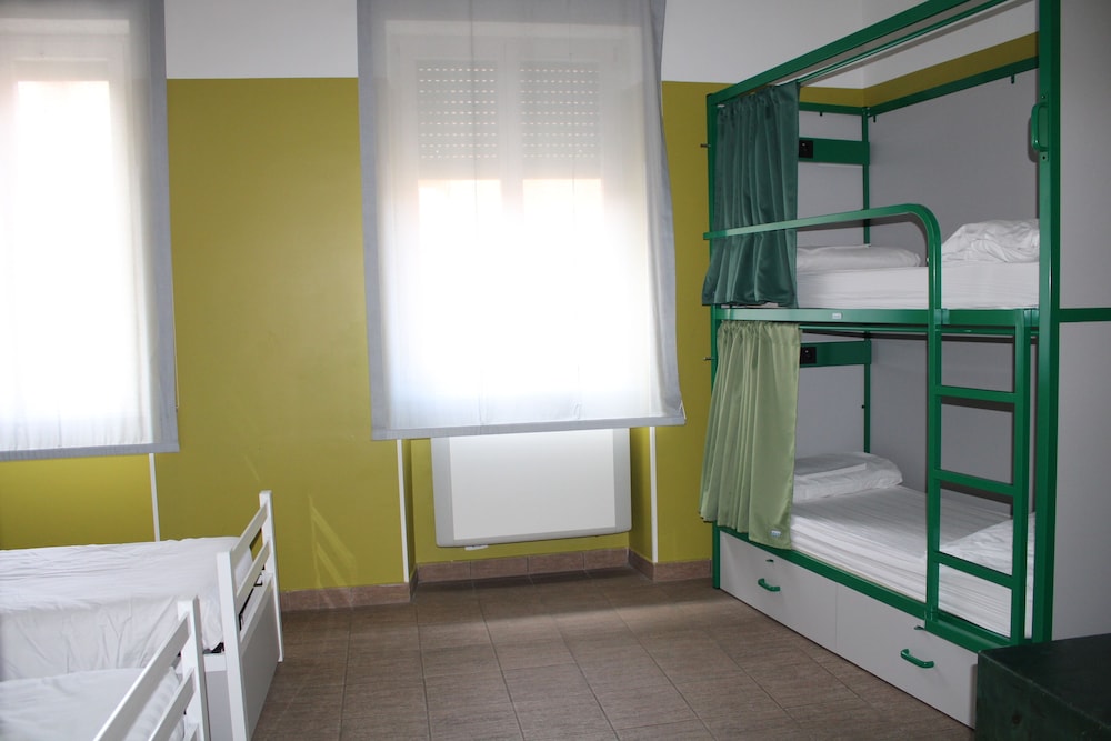 FAMILY, QUADRUPLE, PRIVATE BATHROOM
