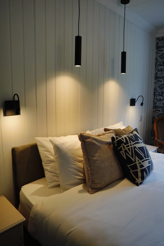 Lochnell Arms Hotel 11/35