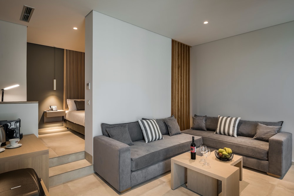 Trianon Luxury Apartments and Suites 52/74