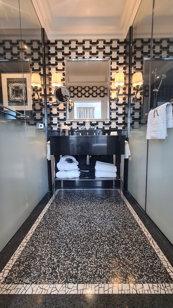 Lobby at Hotel Keppler, PARIS