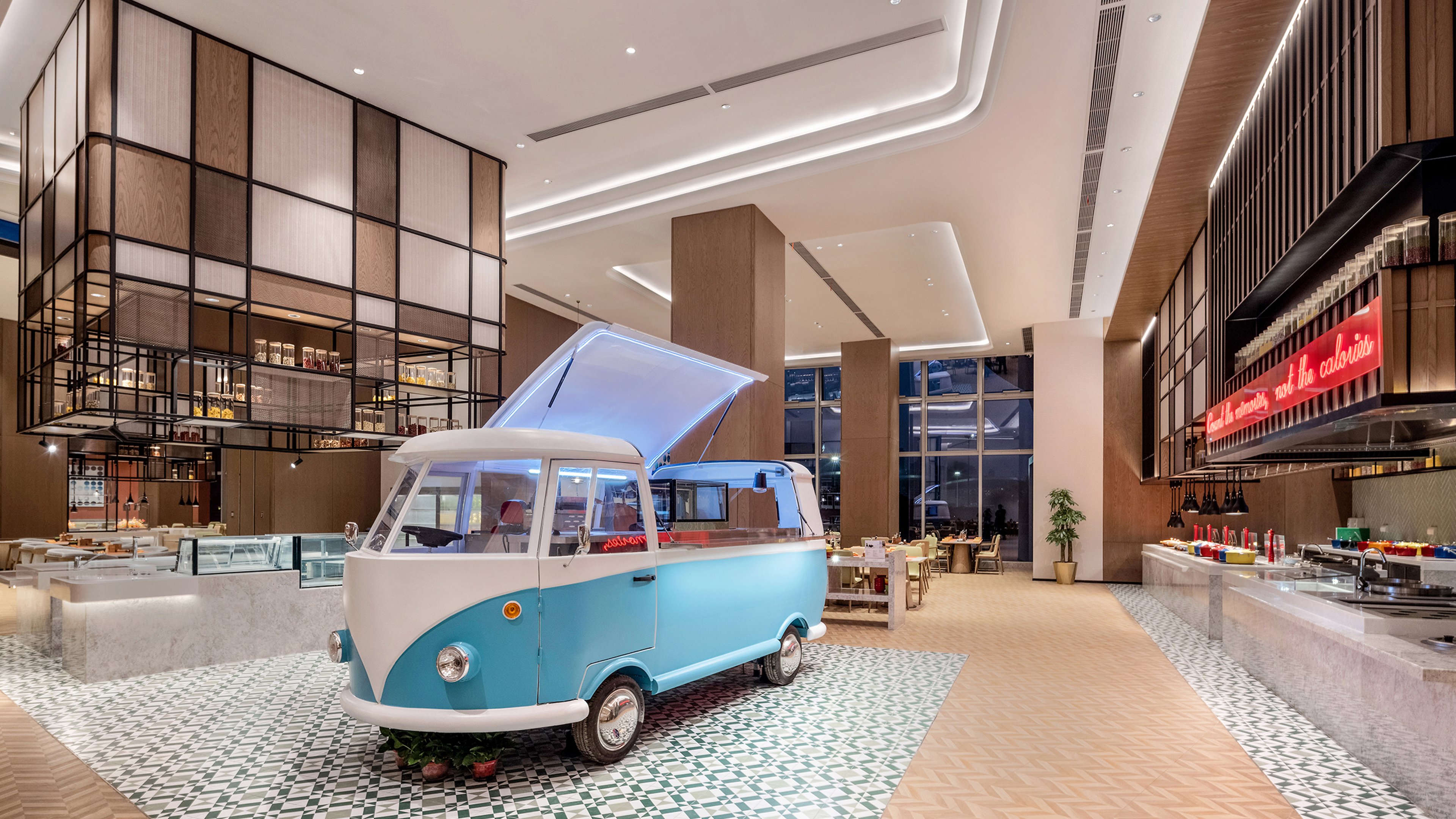 Holiday Inn & Suites Wuhan International Expo 63/67