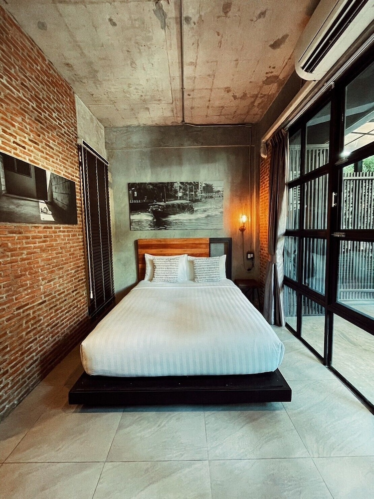 ROOM, DOUBLE BED, BALCONY, SMOKING