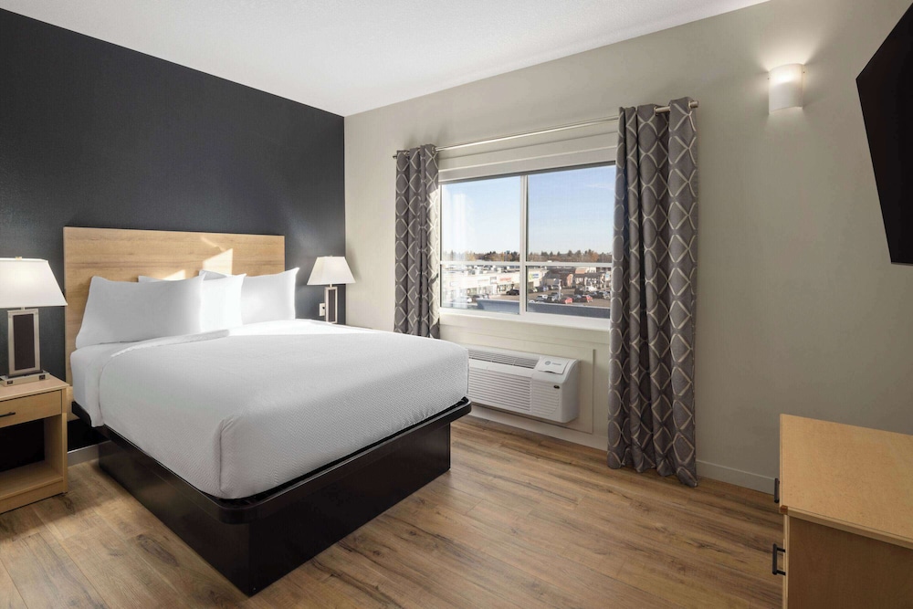 1 BEDROOM, LOFT, SUITE