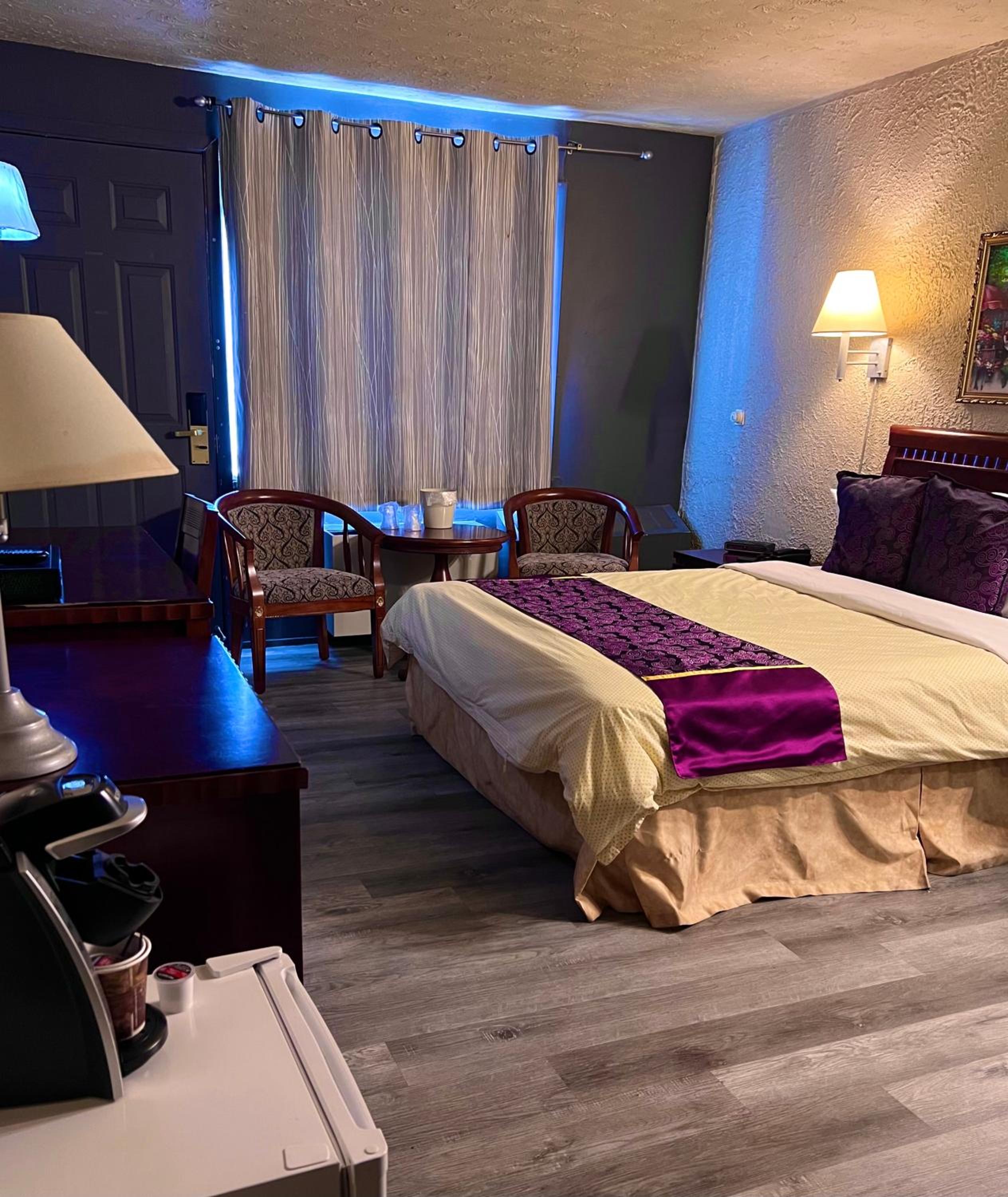 Room, Queen or Double Bed