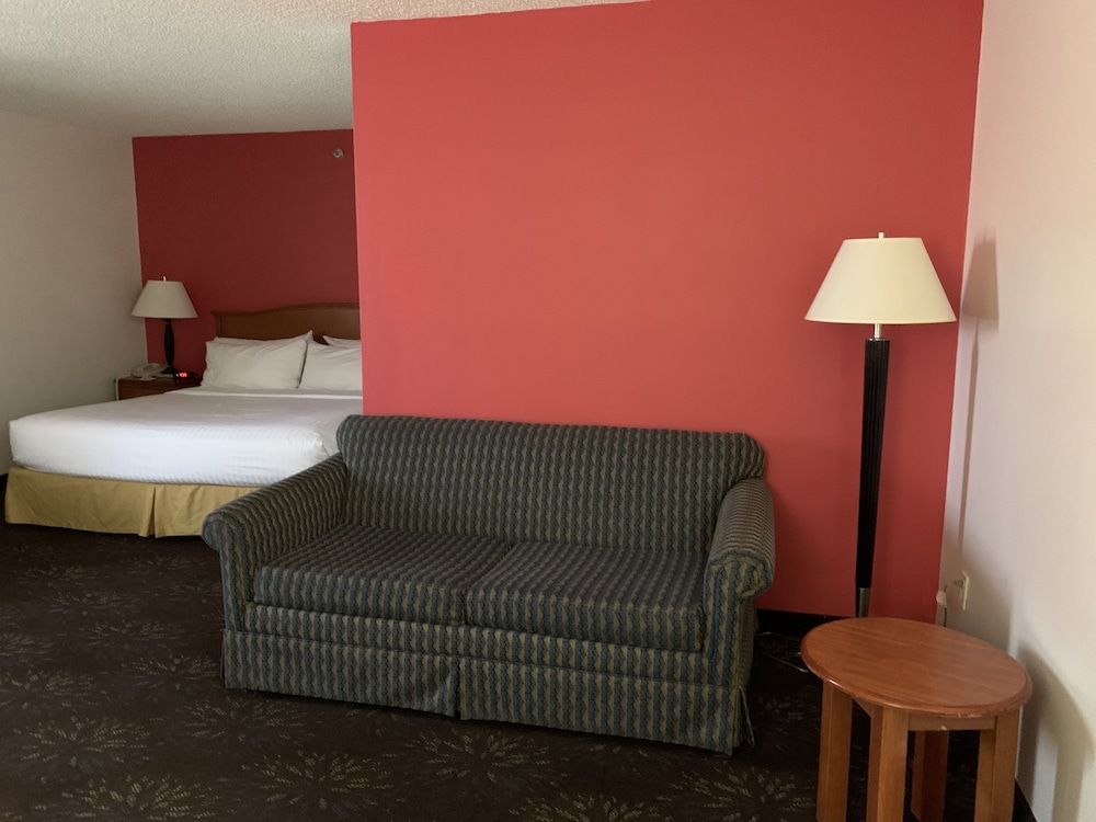 Ramada by Wyndham Santa Fe 14/36