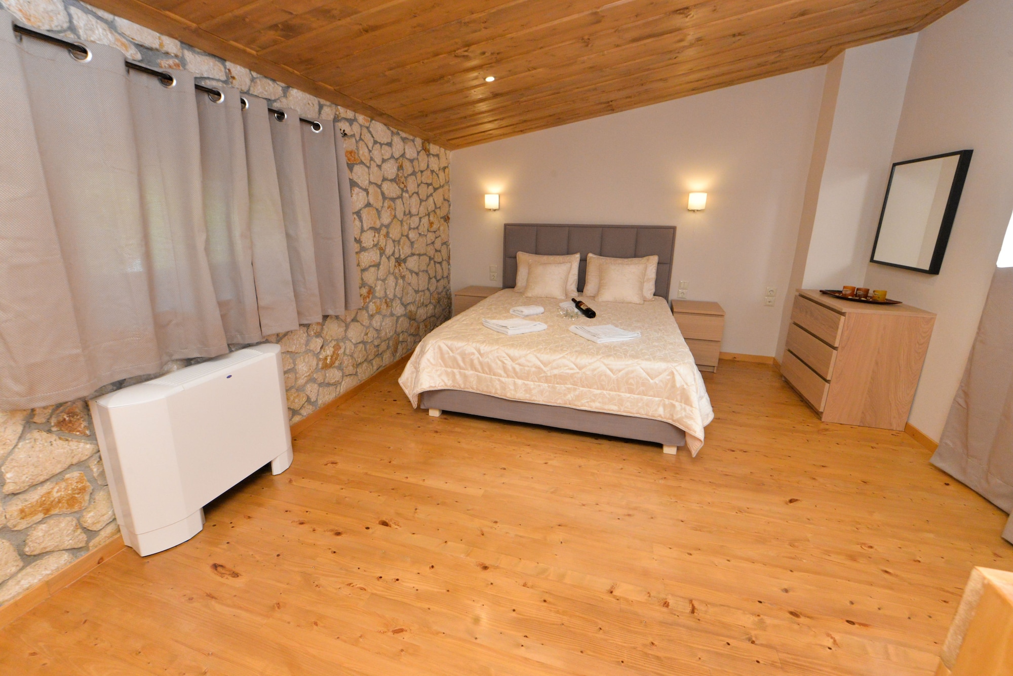 Duplex, Luxury, Queen Bed, 3 Sofa