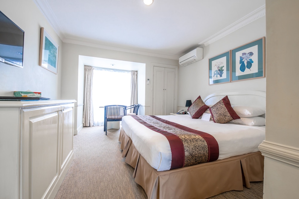 STANDARD, QUEEN BED