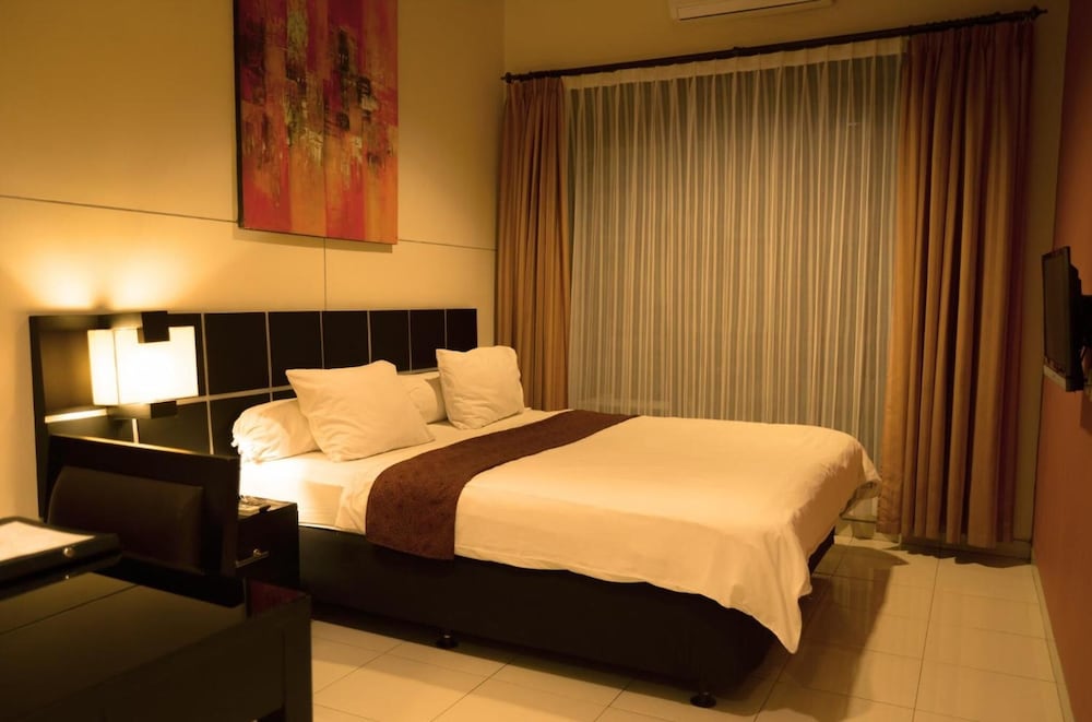Puri Chorus Hotel 27/57