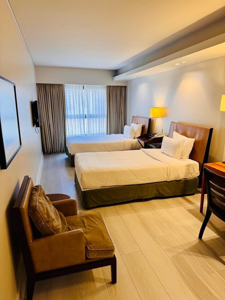 EXECUTIVE, TWIN BEDS