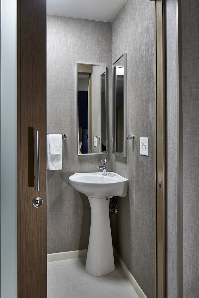 SpringHill Suites by Marriott Charlotte at Carowinds 11/40