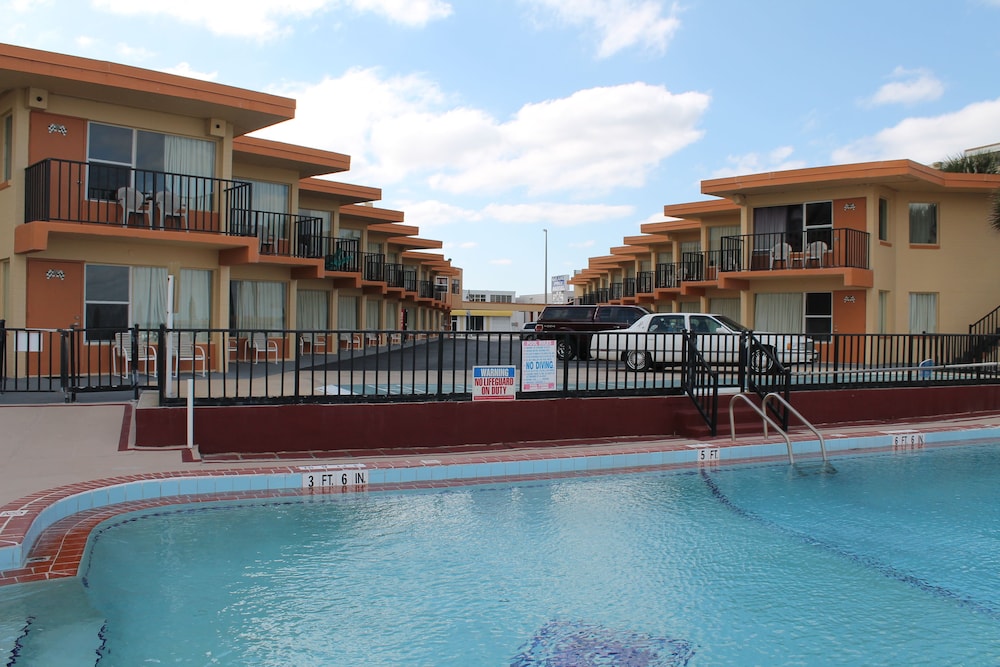 Grand Prix Motel on the Beach 1/48