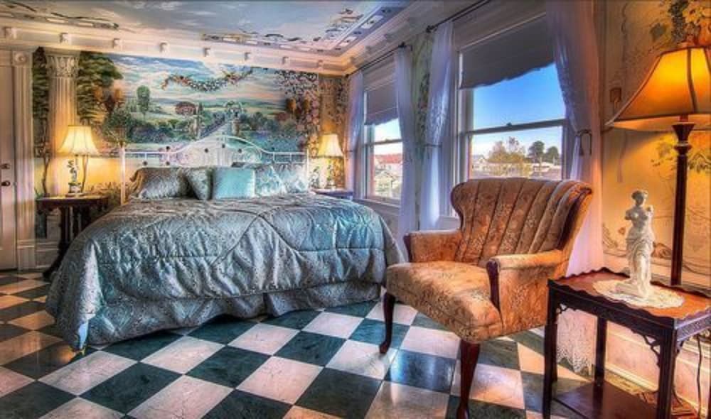 Gingerbread Mansion Inn 20/73