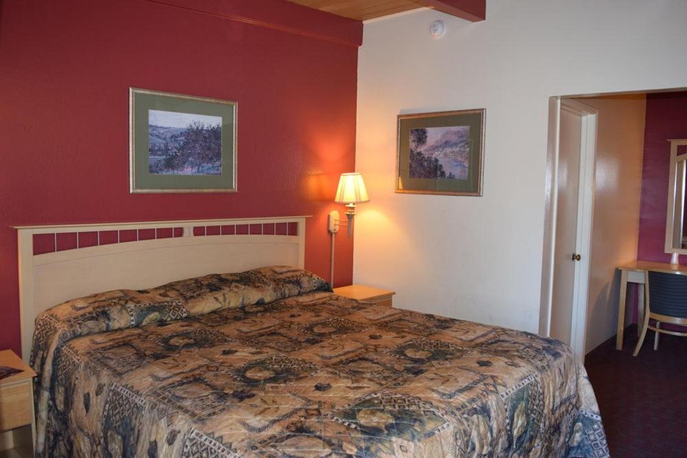San Carlos Inn 24/32