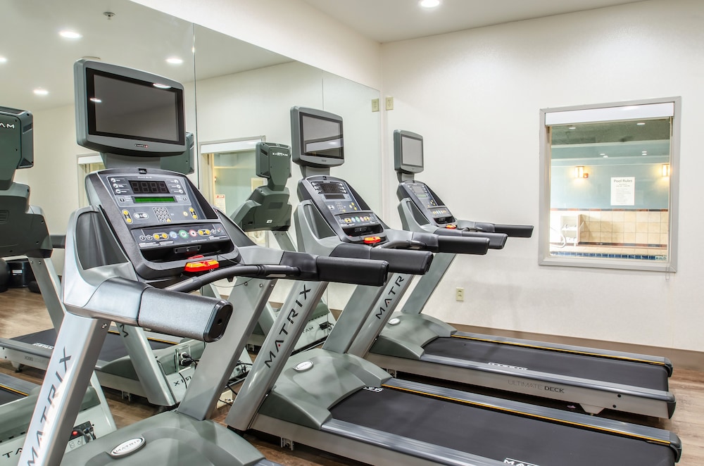 Holiday Inn Express And Suites Olathe South 34/48