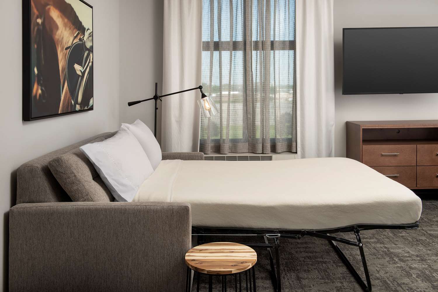 Studio, King Bed, Accessible