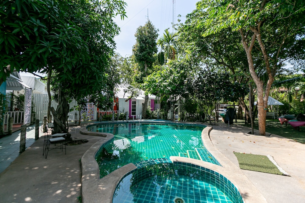 Deeden Pattaya Resort 60/65