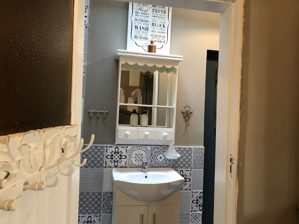 Waterhouse Guest Lodges 295 Indus Street 48/50