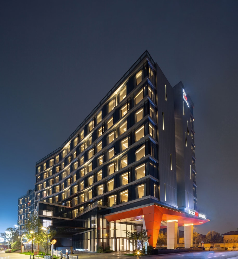 Fly Zoo Hotel 2/32