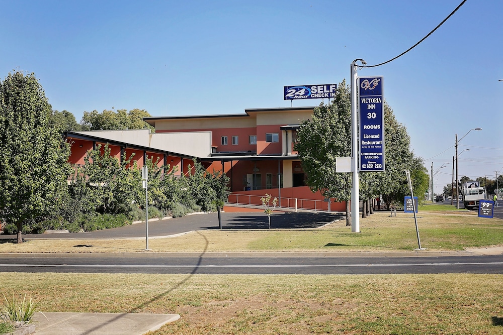 Forbes Victoria Inn 40/55