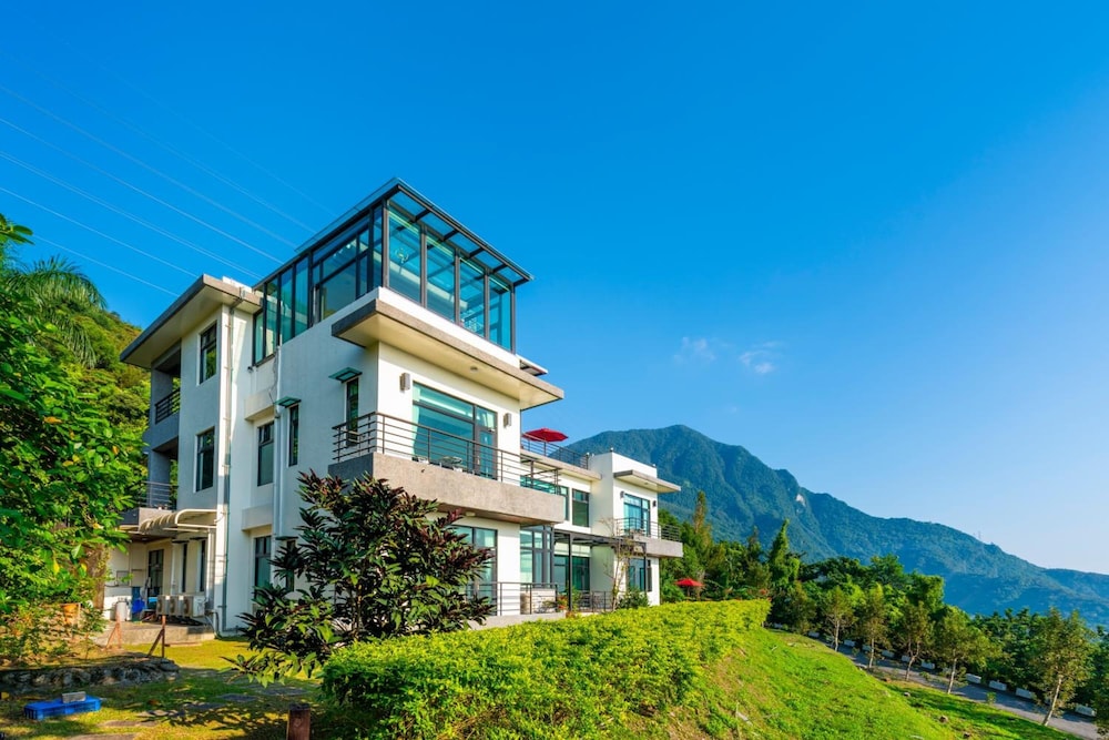 Azure Villa 4/41