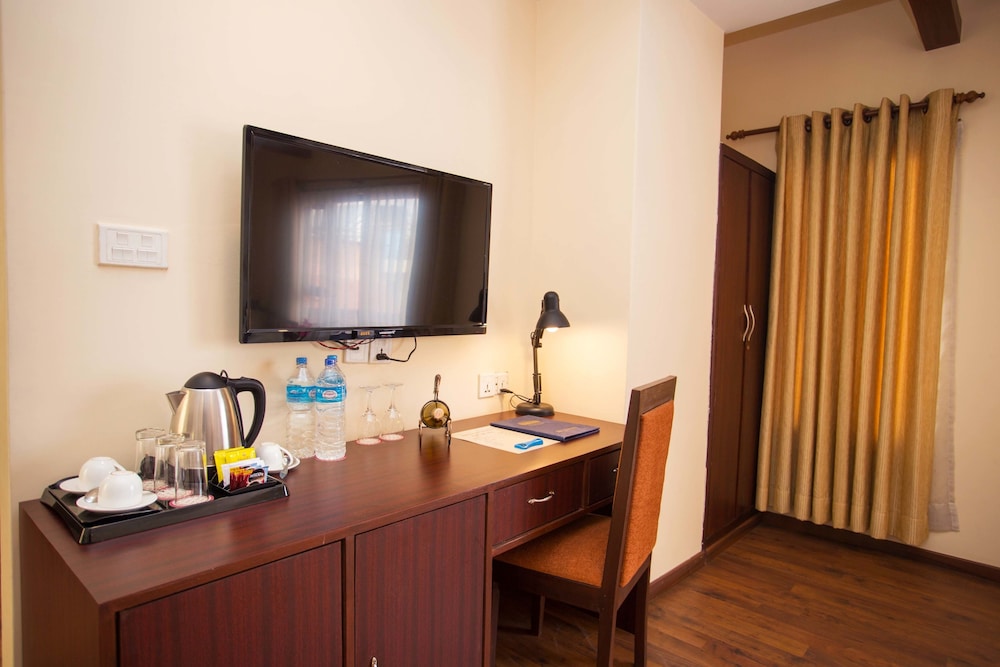 Hotel Jay Suites 68/75