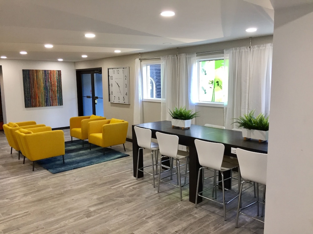 Days Inn & Suites By Wyndham Cincinnati North 18/32