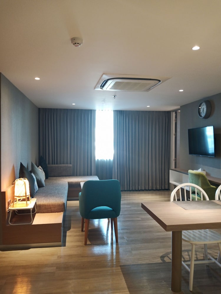 Bizotel Premier Hotel & Residence 25/41