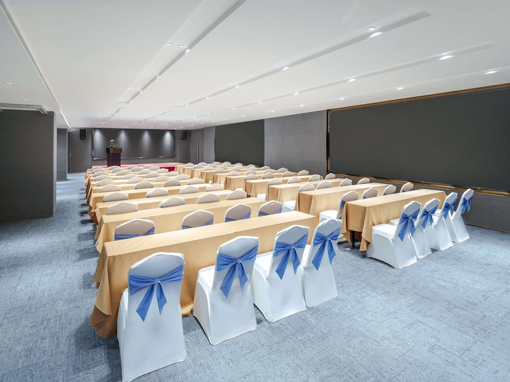 Novotel Shenzhen Bantian 48/50