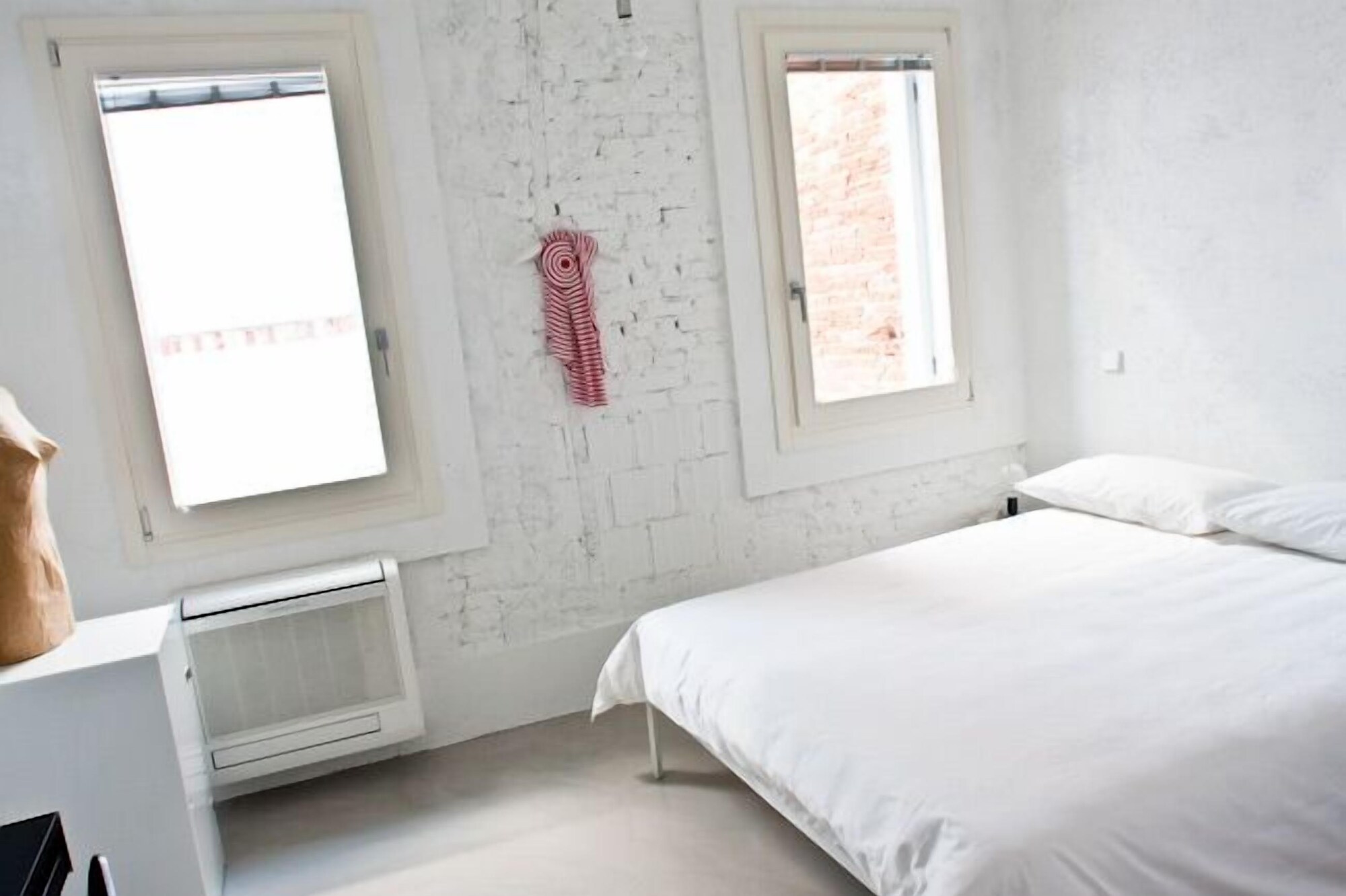 ROOM, DOUBLE BED