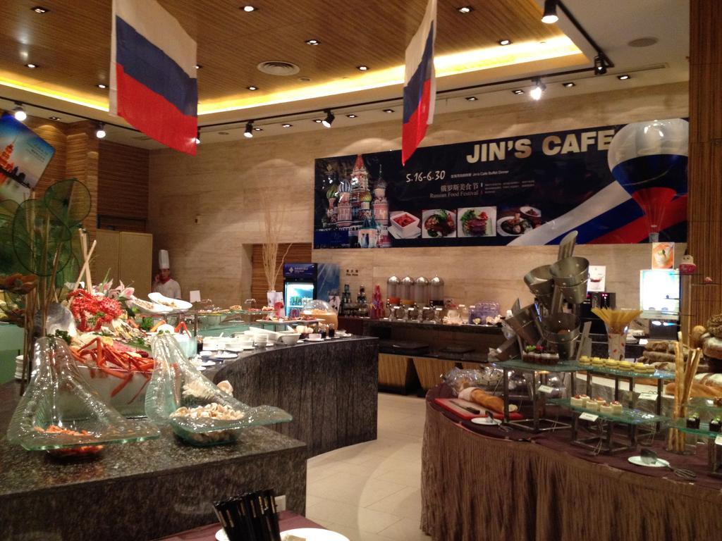 Wuxi Jinling Hotel 10/40