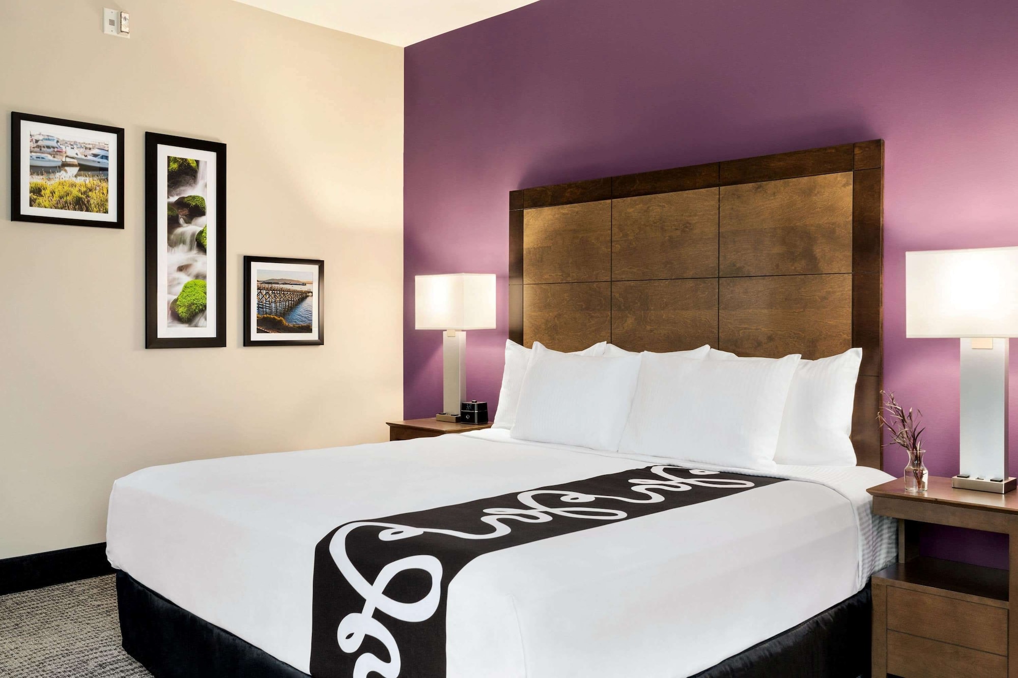 غرفة بسرير كينج بمطبخ، La Quinta Inn And Suites by Wyndham Burlington 3/4