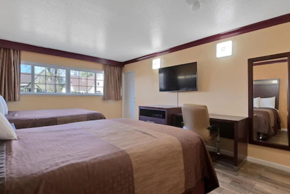 Americas Deluxe Inn 3/32
