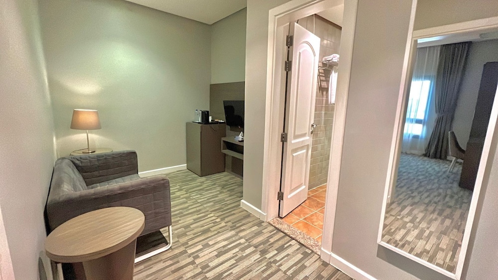 كورنيش لورين سويتس(Loren Suites Corniche) 34/50
