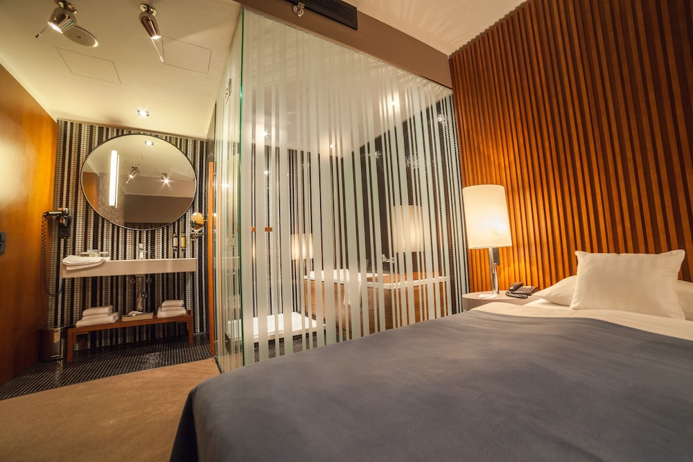 Hotel Yasmin 9/65